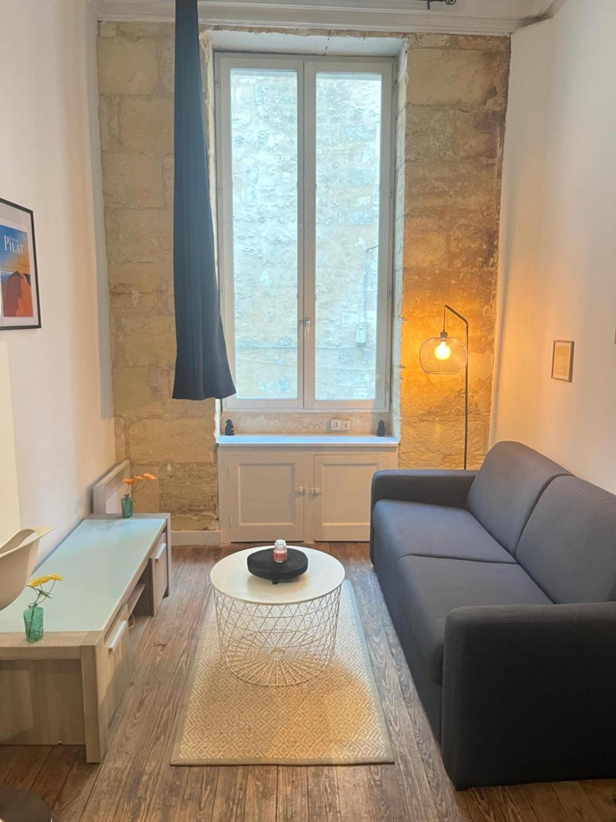 Bel Appartement Avec Mezzanine En Plein Centre De Bordéus Exterior foto